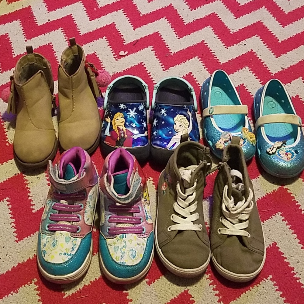 5 pairs of size 9 toddler shoes